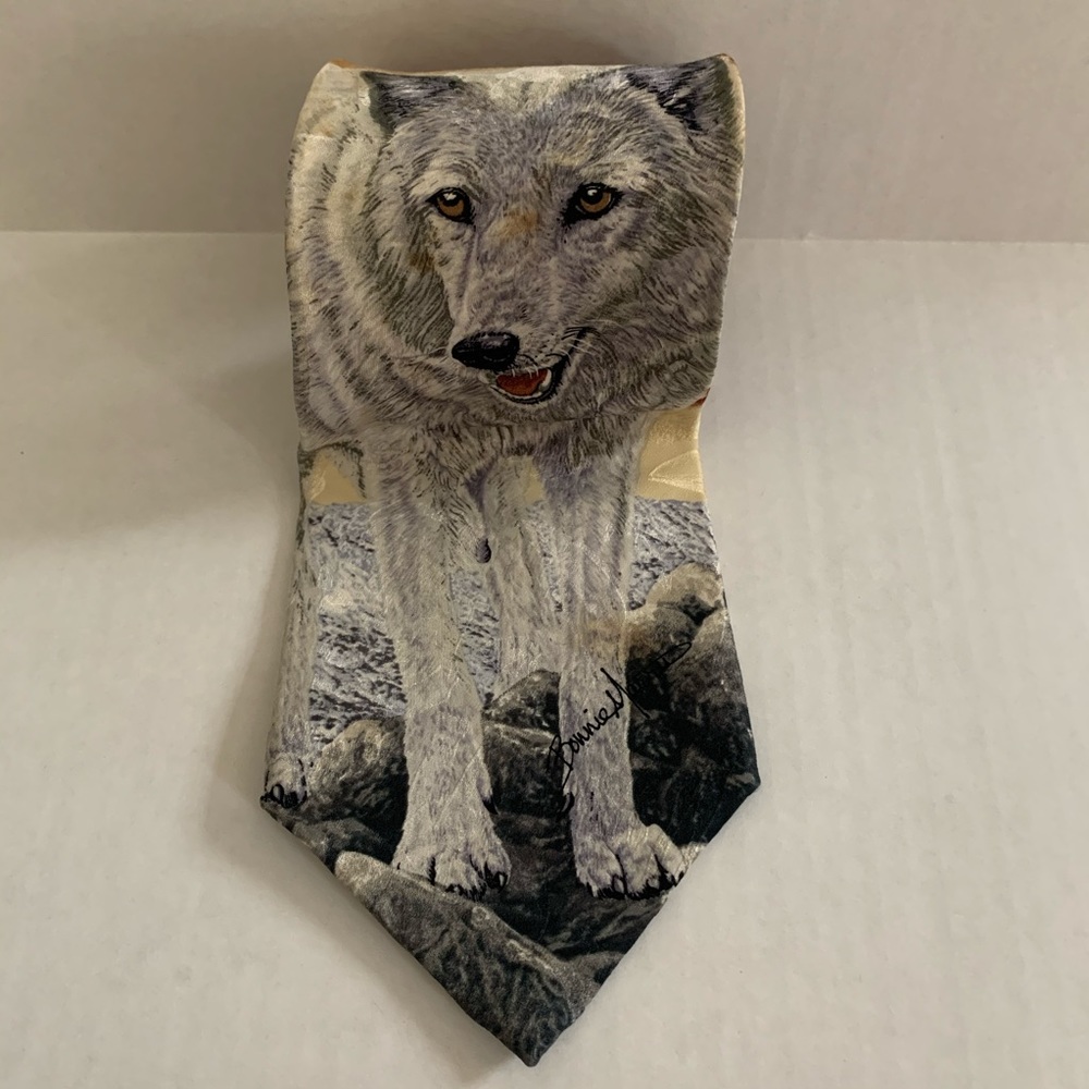 Arctic Wolf tie. EUC